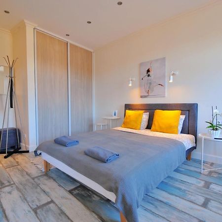 Gertrudes Residence Stay In Light-Filled Studio Apartment In Central Riga Bagian luar foto