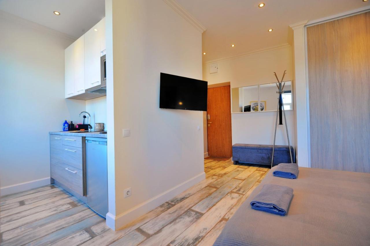 Gertrudes Residence Stay In Light-Filled Studio Apartment In Central Riga Bagian luar foto