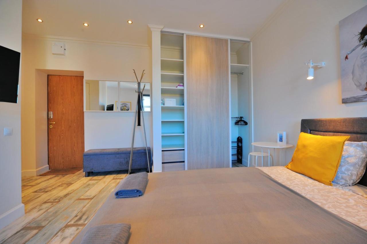 Gertrudes Residence Stay In Light-Filled Studio Apartment In Central Riga Bagian luar foto